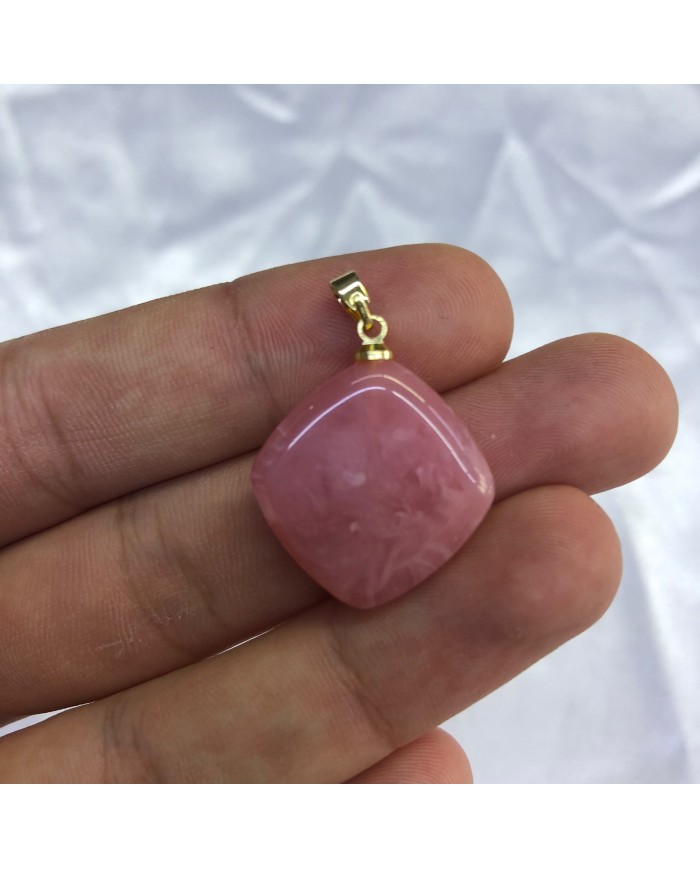 Gül Kurusu Pembe Taş Detaylı Yuvarlatılmış Kare Akrilik Kolye