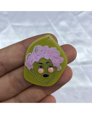 Zeytin Yeşili Pembe Kıvırcık Saçlı Kadın Portreli Aksesuar Ucu