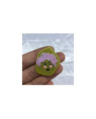 Zeytin Yeşili Pembe Kıvırcık Saçlı Kadın Portreli Aksesuar Ucu
