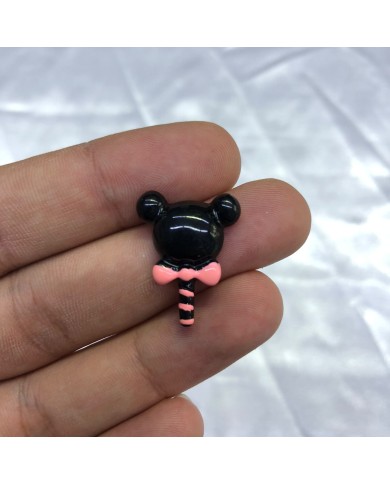 Parlak Siyah Pembe Yuvarlak Kulaklı Fiyonklu Lolipop Figürü 1