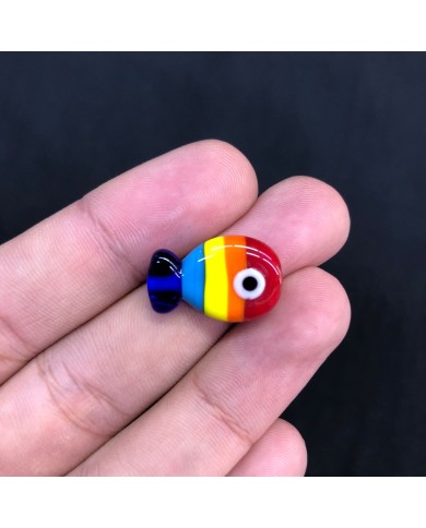 Kırmızı Sarı Turkuaz Renkli Şeritli Mini Balık Figürlü Cam