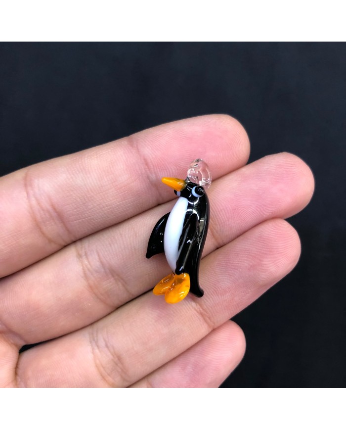 Siyah Beyaz Turuncu Ayaklı Penguen Figürlü Cam Kolye ve
