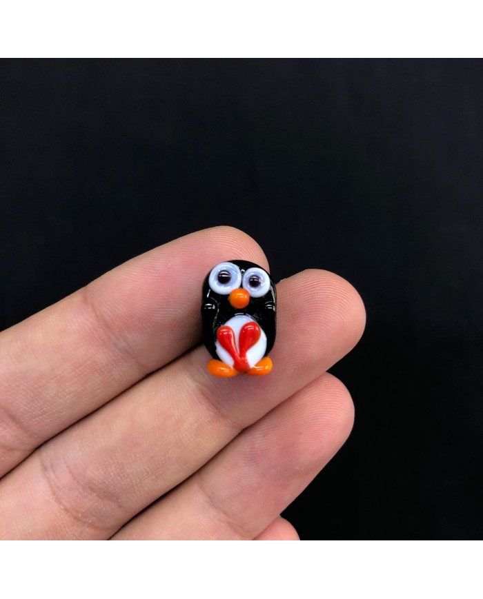 Siyah Beyaz Kırmızı Kalpli Penguen Figürlü Cam Kolye ve