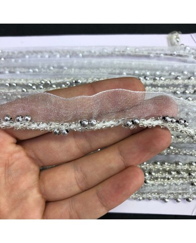 Beyaz Parlak Gümüş Fasetli Boncuklu Organze Uç Şerit 1 Metre