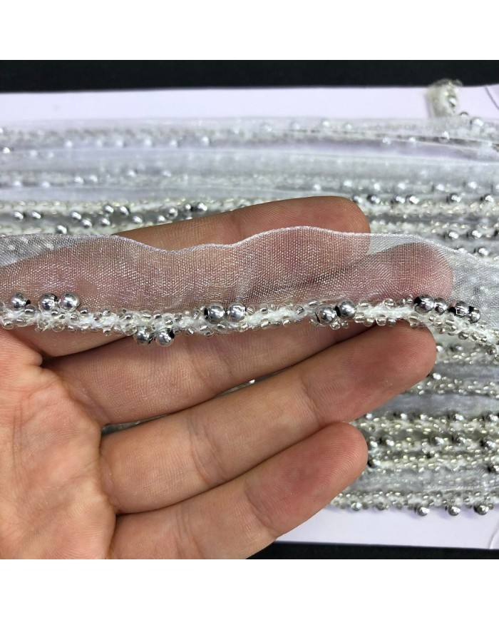 Beyaz Parlak Gümüş Fasetli Boncuklu Organze Uç Şerit 1 Metre