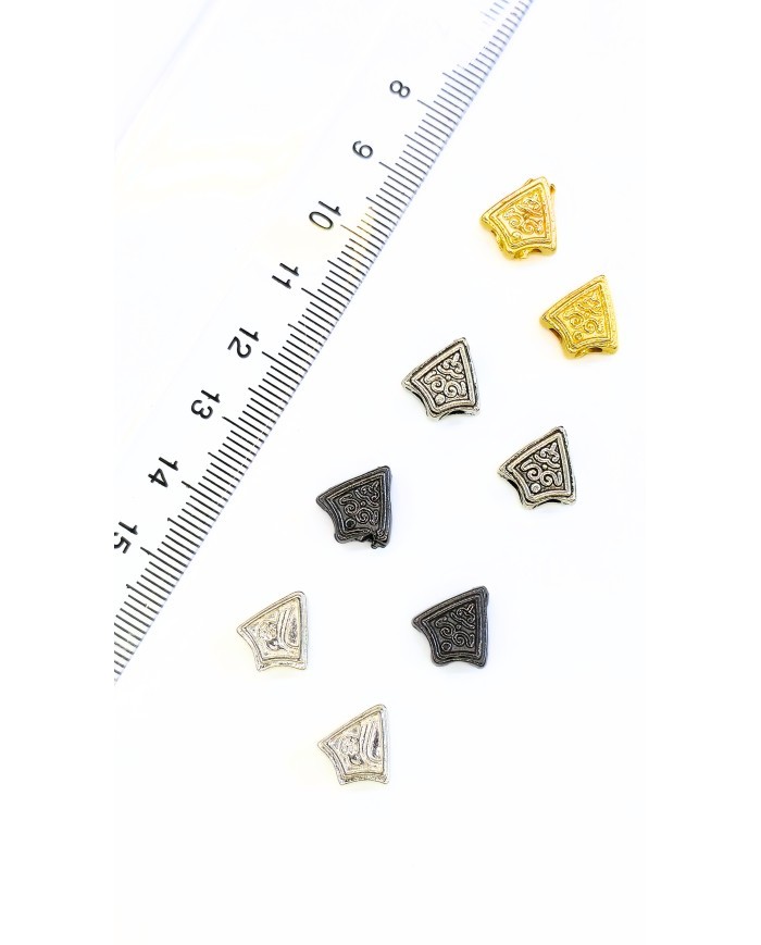Zamak Çift Delikli Üçgen Tesbih Aparatı Desenli Nikel - 11x11mm