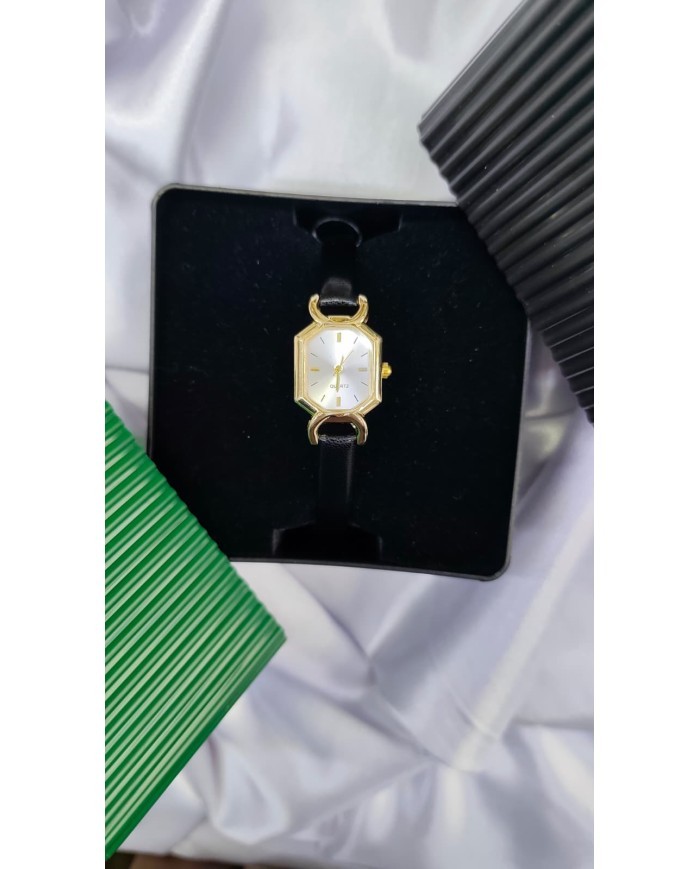 Model Oval Tasarım Çelik Kasa Kol Saati - Deri Kayış