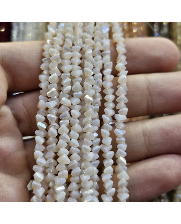 5 Adet İpe Dizili Üçgen Kristal Boncuk - Janjanlı Krem - 4mm
