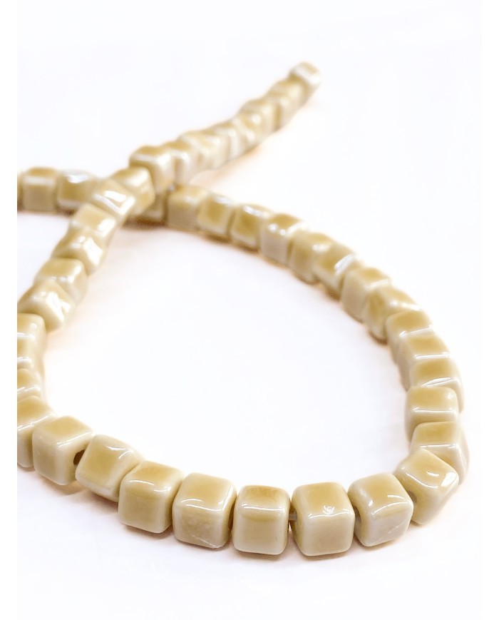 İpe Dizili Seramik Boncuk Krem Küp 8mm - 1 Dizi