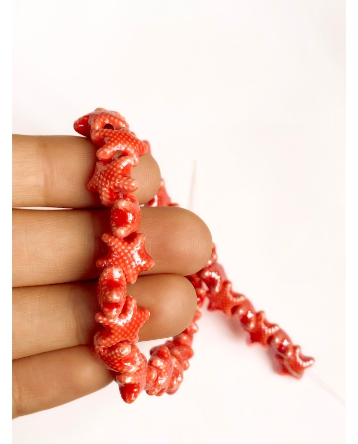 İpe Dizili Seramik Boncuk Kırmızı Benekli Yıldız 10mm - 1 Dizi