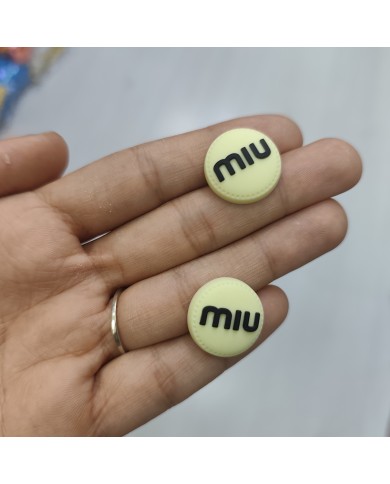 Miu Yazılı Yuvarlak Süsleme Figürü Krem Siyah 1 Adet