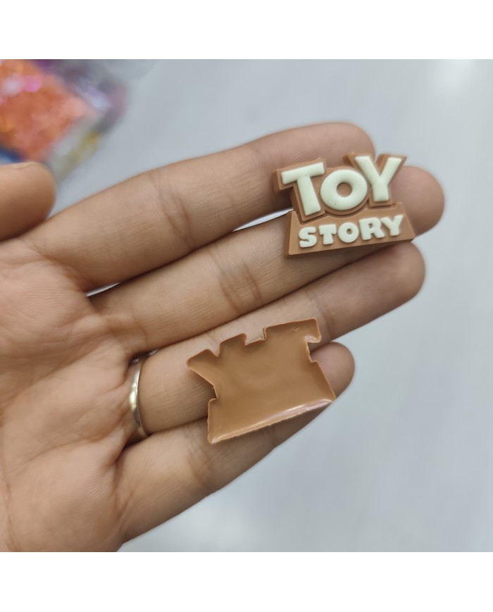 Toy Story Yazılı Süsleme Figürü Karamel Krem 1 Adet