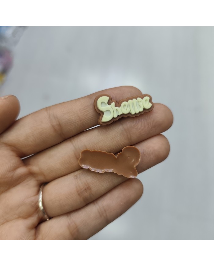 Shellie Yazılı Süsleme Figürü Karamel Krem 1 Adet