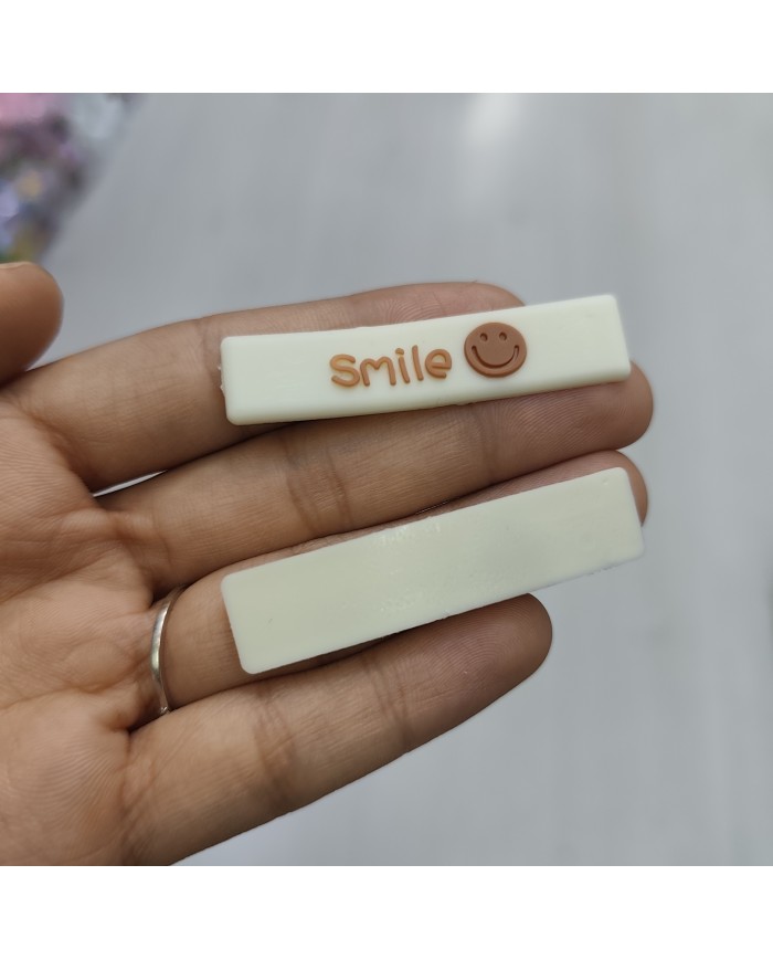 Smile Yazılı Uzun Dikdörtgen Figür Krem Karamel 1 Adet