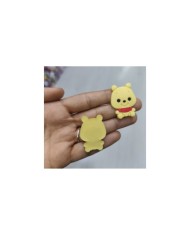 Oturan Winnie the Pooh Figürü Sarı Kırmızı 1 Adet